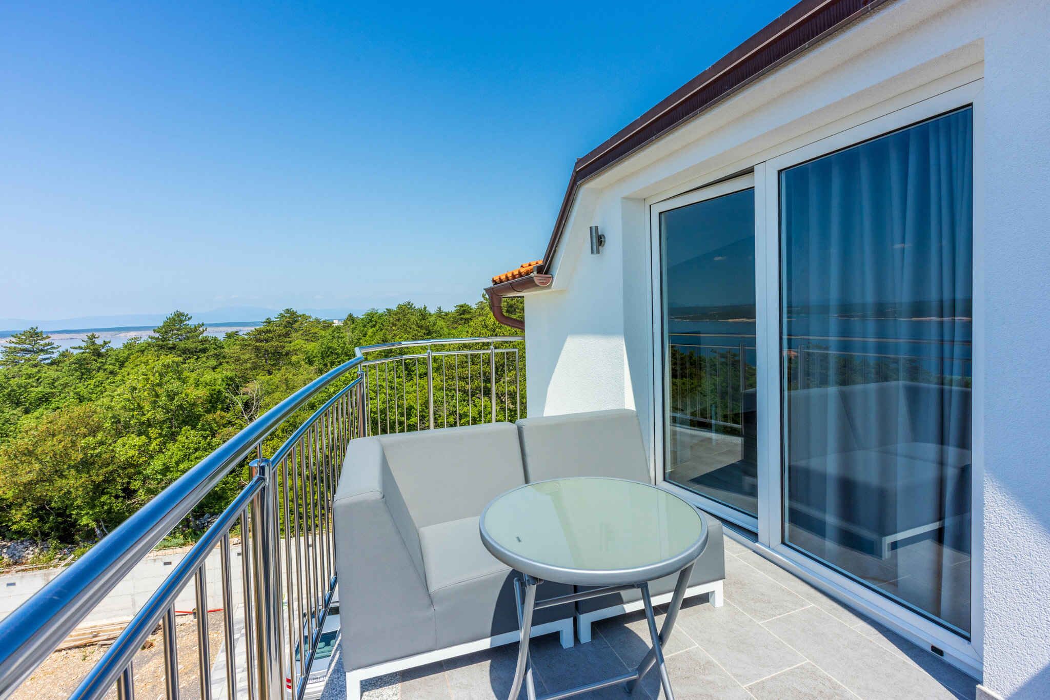 المنطقة المحيطة بالمنشأة