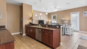 Coffee/tea maker, fridge, microwave, oven - ~Private Home w/ Pool~ 3Br/3Ba ~ Sleeps 8! (Miramar Beach)