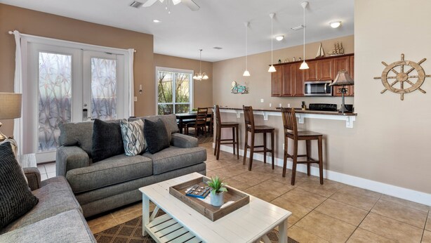 Living area - ~Private Home w/ Pool~ 3Br/3Ba ~ Sleeps 8! (Miramar Beach)