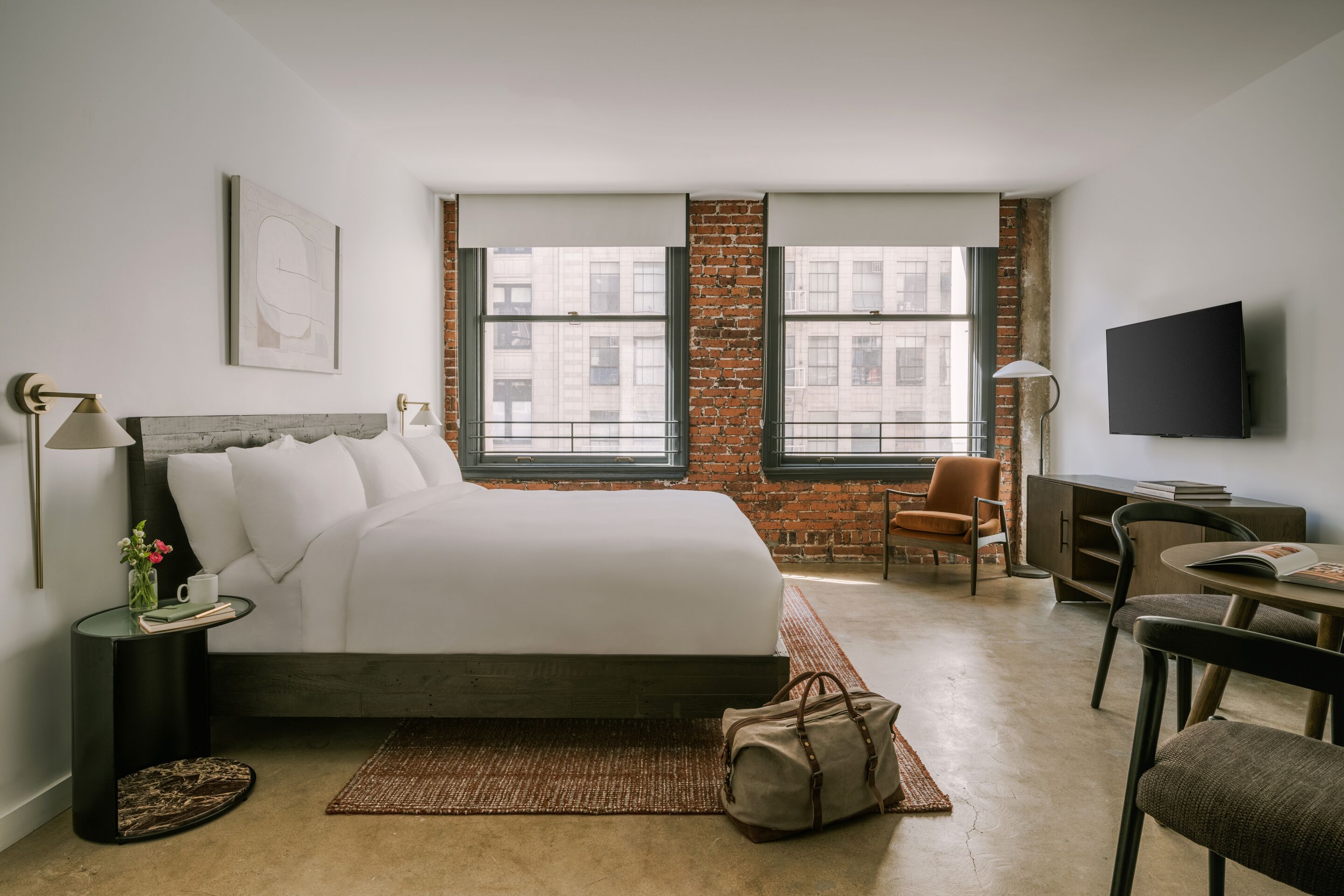Sonder The Winfield | Accessible King Suite+