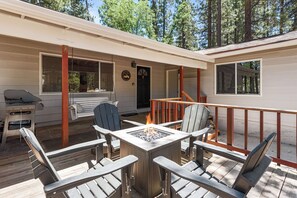 Terrace/patio - WALK to SLOPES! HOT TUB, Adorable Cabin, GAME ROOM, Fire pit! ROMANTIC! (Big Bear Lake)
