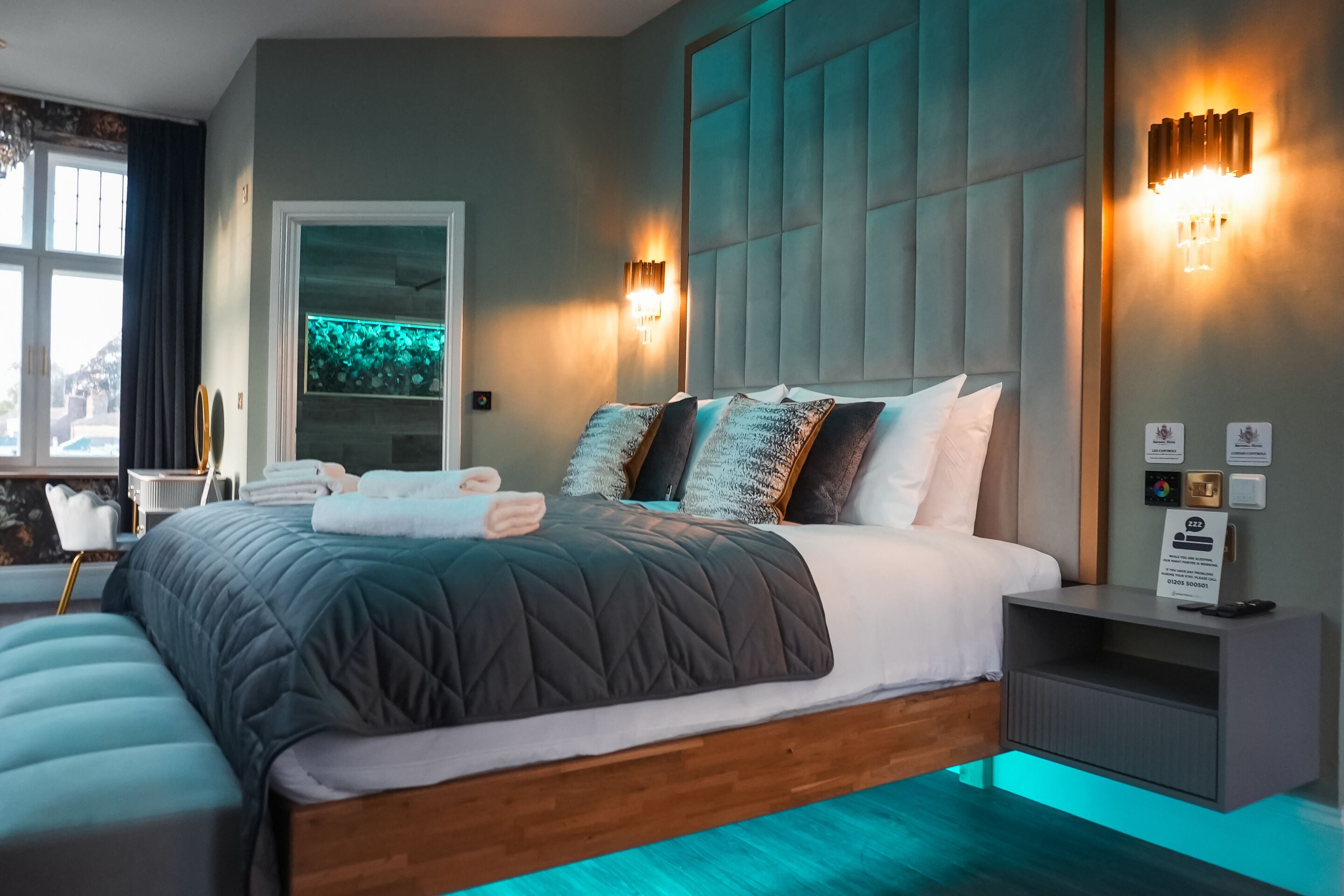 Superior Suite, Ensuite with Bath | Ropa de cama de alta calidad y espacio para trabajar con un portátil