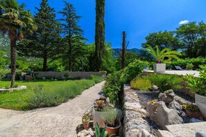 Property grounds - Holiday apartment with pool in idyllic surroundings (Tribalj)