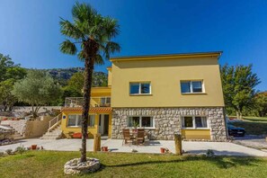 Exterior - Holiday apartment with pool in idyllic surroundings (Tribalj)