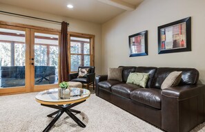 Smart TV, fireplace - Whispering Pines Retreat: Quiet Wooded Setting, Hot Tub (Breckenridge)