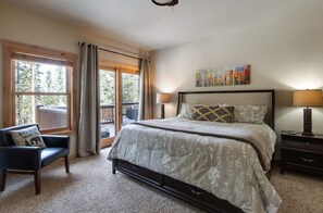 3 bedrooms, iron/ironing board, free WiFi, bed sheets - Whispering Pines Retreat: Quiet Wooded Setting, Hot Tub (Breckenridge)