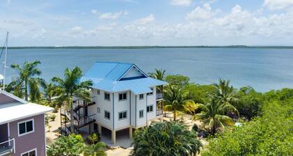 Exclusive 4BR Villa on Placencia Lagoon w/ Pool