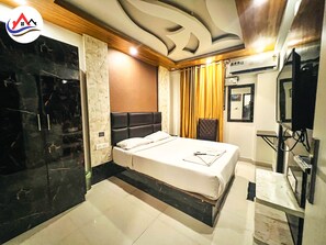 Double Room, 1 Queen Bed | Desk, laptop workspace, free WiFi, bed sheets - MOUNT CITY PARK (Bengaluru)