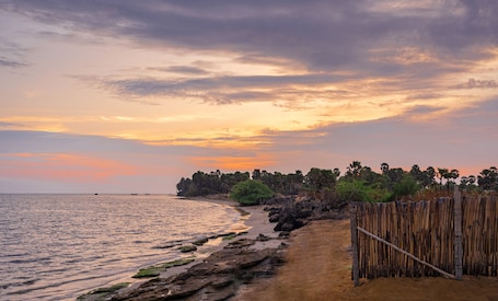 Playa privada. Dusk and Dawn Beach Resort