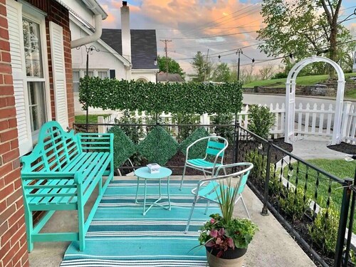 Cottage for 12, Close to Ark, Private Parking, 4BR