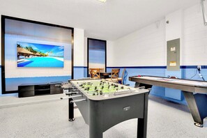 Games room - Upstay: 9BR Disney Retreat w Pool, BBQ & Hot Tub (Kissimmee)