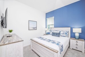 12 chambres, bureau, fer et planche à repasser, lit de bébé portatif