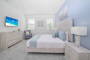 12 chambres, bureau, fer et planche à repasser, lit de bébé portatif