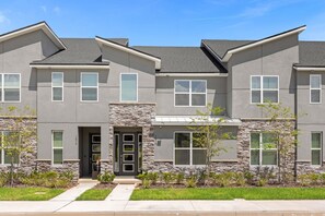 Exterior - Upstay: Modern Solara Retreat w/ Pool & Games Room (Kissimmee)