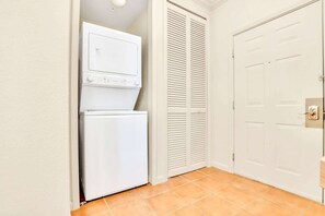 Interior - Pet-friendly Condo Pool, Sauna—Near Disney (Winter Garden)