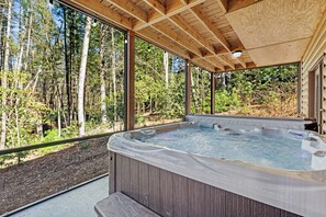 Outdoor spa tub - Bear Creek - Epworth (Epworth)
