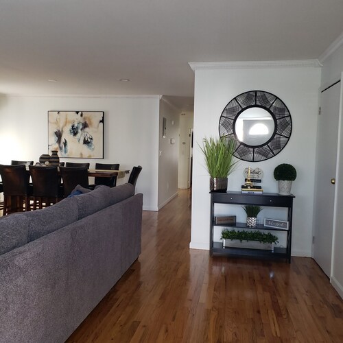 XL 5⭐ NEAR JFK 5 MINS, AC, PVT PARK, MODERN, NEAR NYC HUBS, MALLS, QUIET, SAFE