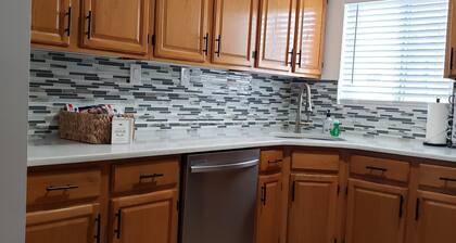 XL 5⭐ NEAR JFK 5 MINS, AC, PVT PARK, MODERN, NEAR NYC HUBS, MALLS, QUIET, SAFE