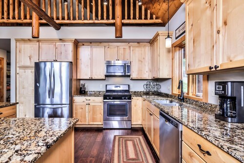 NEW! Gorgeous 5 bedroom on the Eagle River chain of lakes