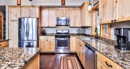 NEW! Gorgeous Northwoods home perfect for everyone in the family on the Eagle Ri