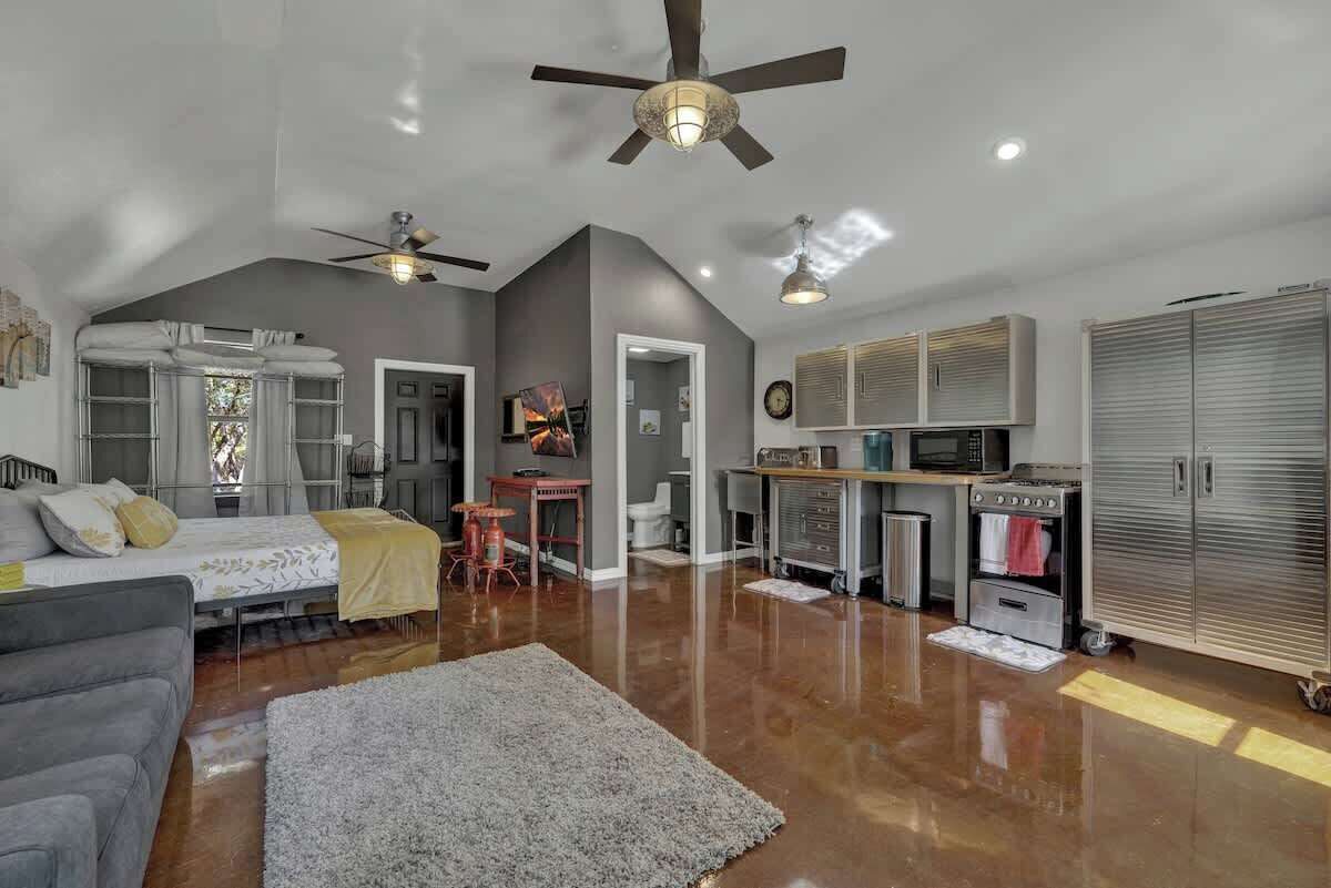 1 habitación, tabla de planchar con plancha, wifi gratis y ropa de cama 