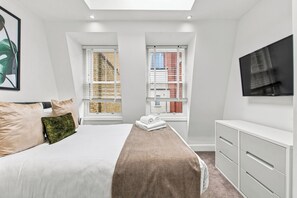 Executive Apartment | 2 bedrooms, desk, iron/ironing board, WiFi (free) - 2 Bedroom Service Apt in Artillery Lane (London)