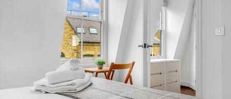 Executive Apartment | 2 bedrooms, desk, iron/ironing board, free WiFi