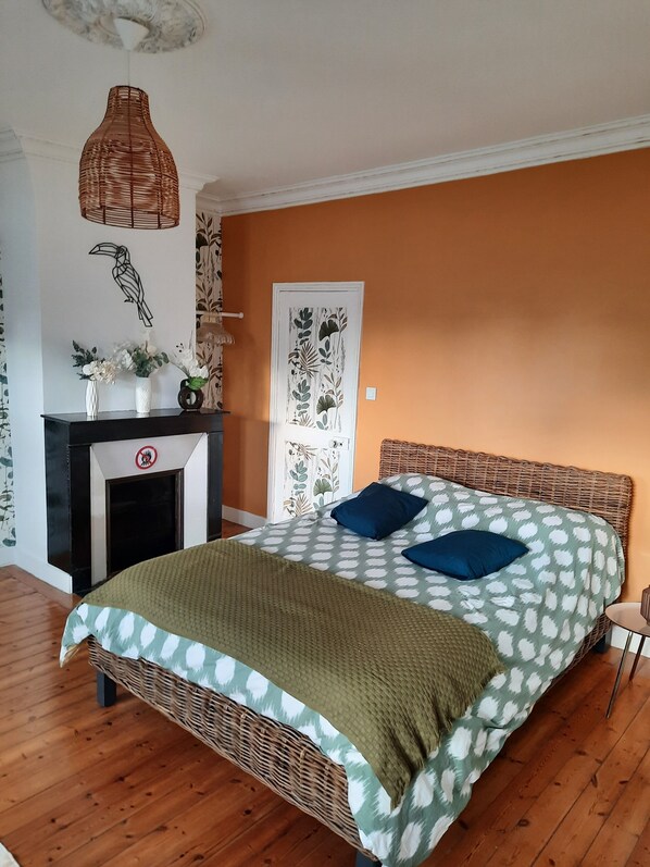 3 bedrooms, iron/ironing board, travel crib, free WiFi