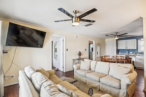Living area - Hermitage 309 2 Bedroom Condo by RedAwning (Fort Walton Beach)