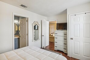 2 bedrooms, iron/ironing board, free WiFi - Hermitage 309 2 Bedroom Condo by RedAwning (Fort Walton Beach)