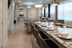 Dining - Luxury For The Whole Family At Windsor Island Resort 5 Bedroom Villa (Davenport)