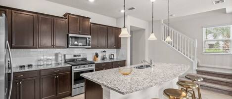 Townhome, 5 Bedrooms | Private kitchen
