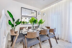 Dining - Light And Bright Townhome Solterra Resort 5 Bedroom Townhouse (Davenport)