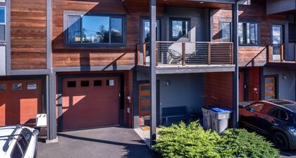 Hull Street Loft 2 Bedroom Townhouse by RedAwning