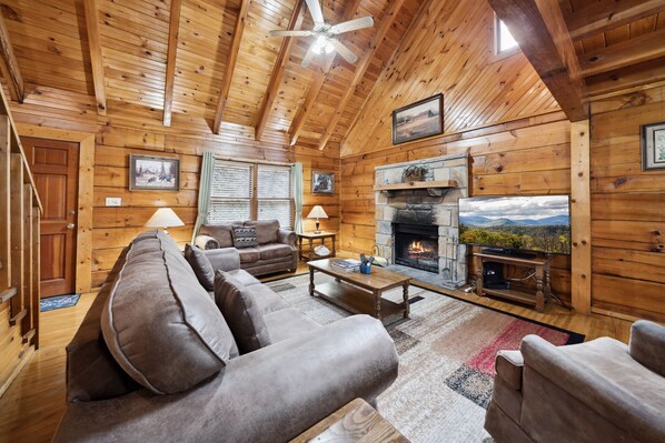 Cabin, 2 Bedrooms | Living area