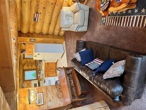 Cabin, 2 phòng ngủ | Khu phòng khách