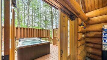 Cabin, 3 Bedrooms | Property grounds