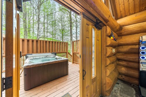 Parkway Treasure 3 Bedroom Cabin by Heavenly Views Resort