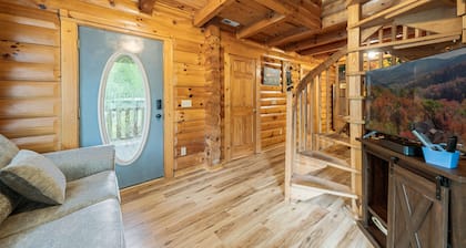 Parkway Treasure 3 Bedroom Cabin by Heavenly Views Resort