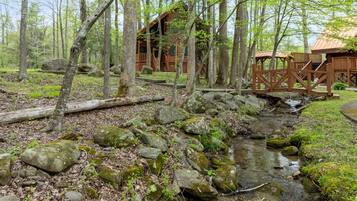 Cabin, 3 Bedrooms | Property grounds