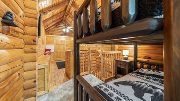 Cabin, 3 Bedrooms | 3 bedrooms, iron/ironing board, free WiFi