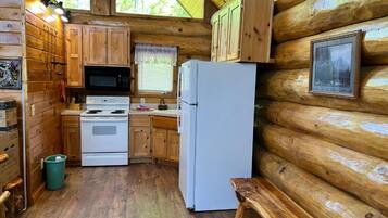 Studio | Private kitchen | Fridge, oven, coffee/tea maker