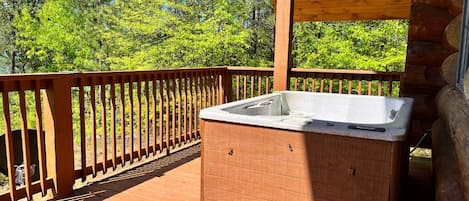 Studio | Outdoor spa tub