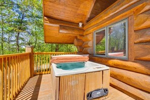 Cabane, 2 chambres | Bain à remous extérieur