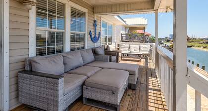 Sunset Point - 2249 Mallard St 3 Bedroom Home by RedAwning