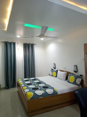 Egyptian cotton sheets, premium bedding, individually decorated - Joh Ann Western Guest (Accra)