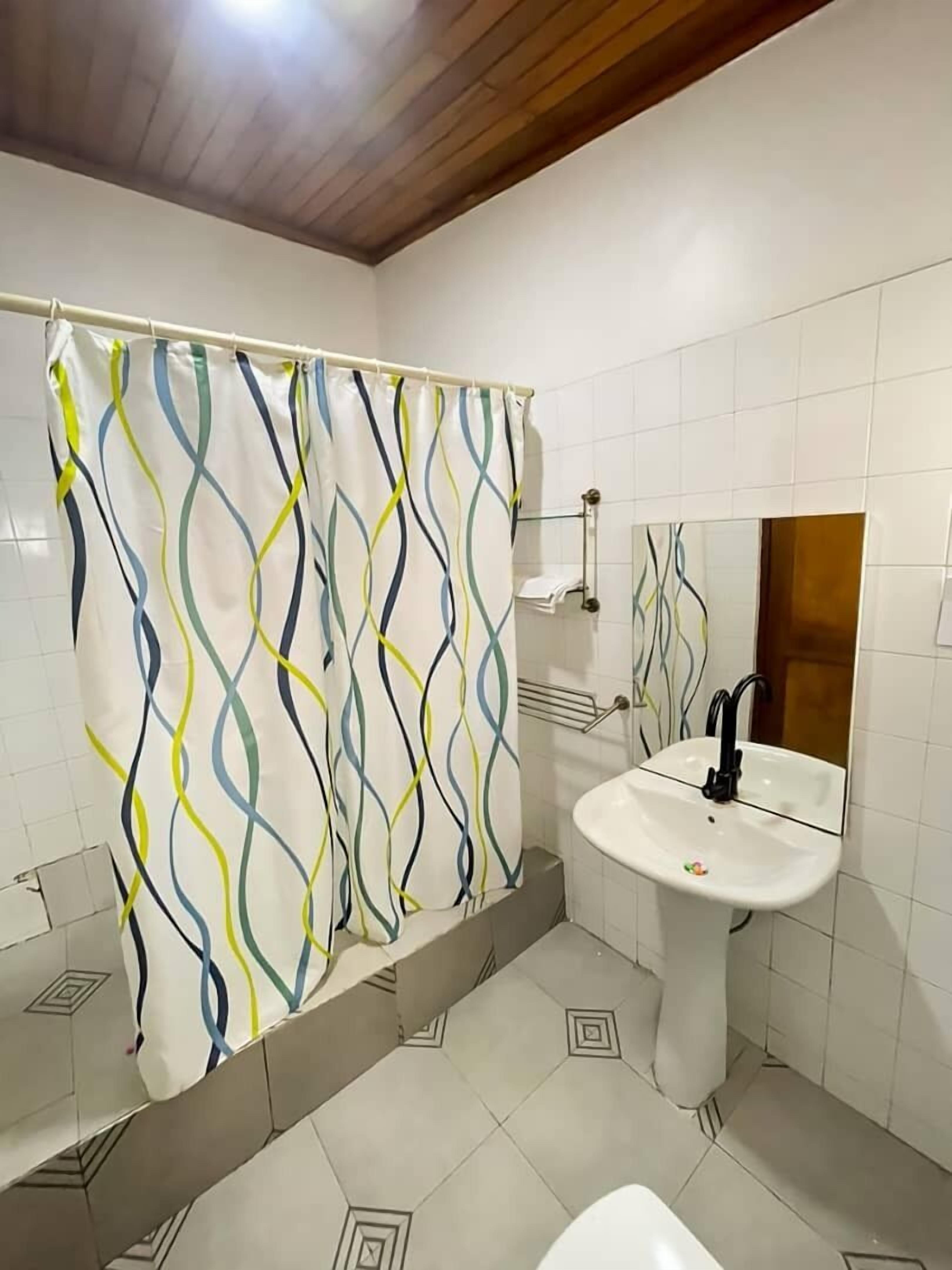 Executive Triple Room | Bathroom | Combined shower/tub, spring water tub, rainfall showerhead