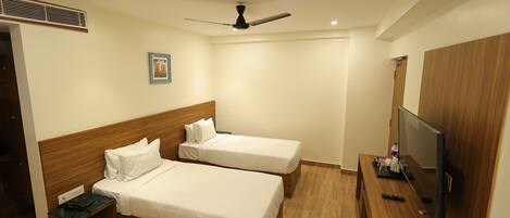 Deluxe-værelse | Minibar, skrivebord, lydisolering, gratis Wi-Fi