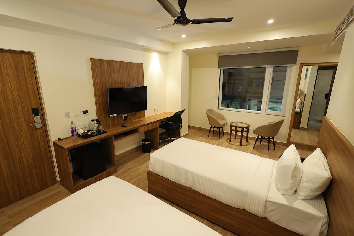 Minibar, bàn, phòng cách âm, truy cập Internet không dây miễn phí