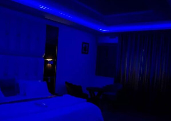 Luxury Room | 1 bedroom, in-room safe, soundproofing, free WiFi